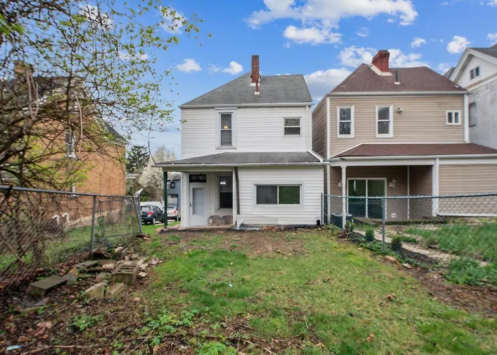 Modern Family Friendly 3 Bedroom Great Location