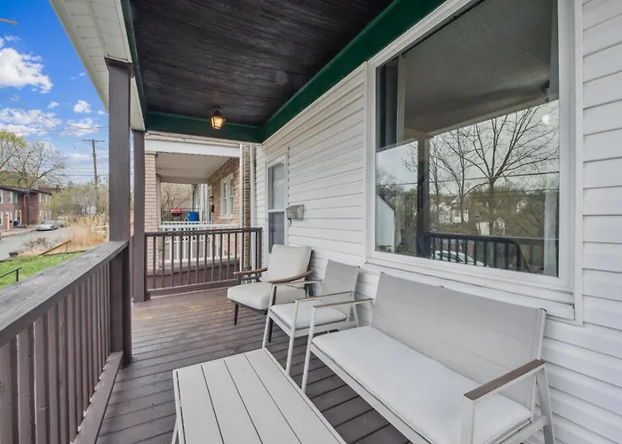 Modern Family Friendly 3 Bedroom Great Location Holiday home Pittsburgh