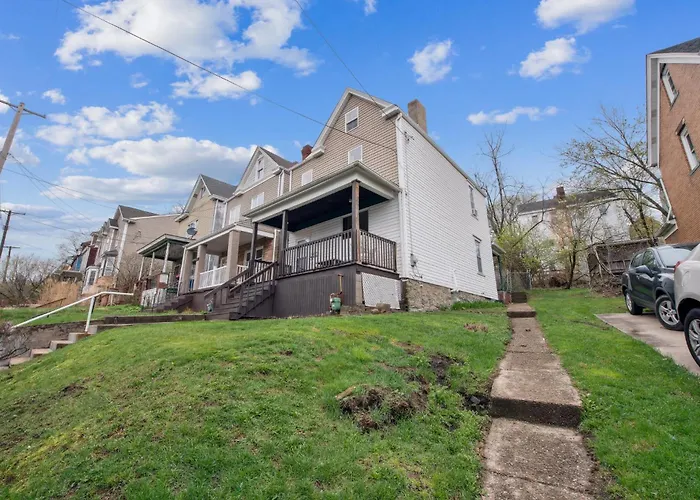 Modern Family Friendly 3 Bedroom Great Location