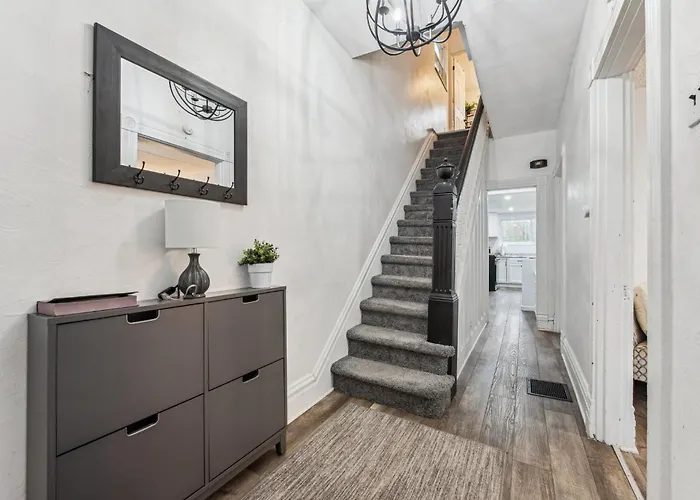 Modern Family Friendly 3 Bedroom Great Location